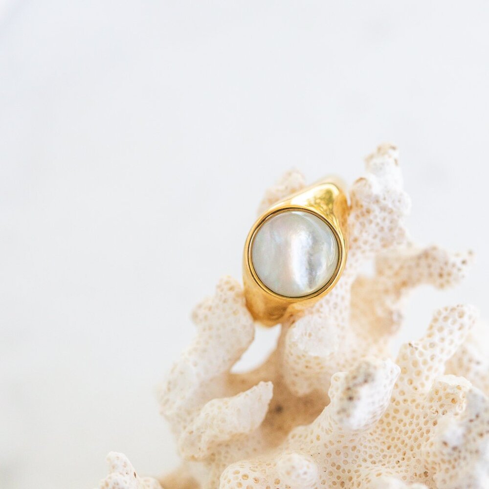 Gold Ring Non Tarnish Mother of Pearl Signet Ring Gold Statement Ring BEAUTIFUL - Picture 4 of 12